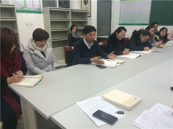 G:\2015.9新纪元学校\1.新闻稿\2017年1月新闻稿\2017.1.8万博manbetx官网初中部“首届STEAM课程实施与课程提升”研讨会召开+高伟647字12图\550\10副校长兼初中部部长但林堂讲话.jpg